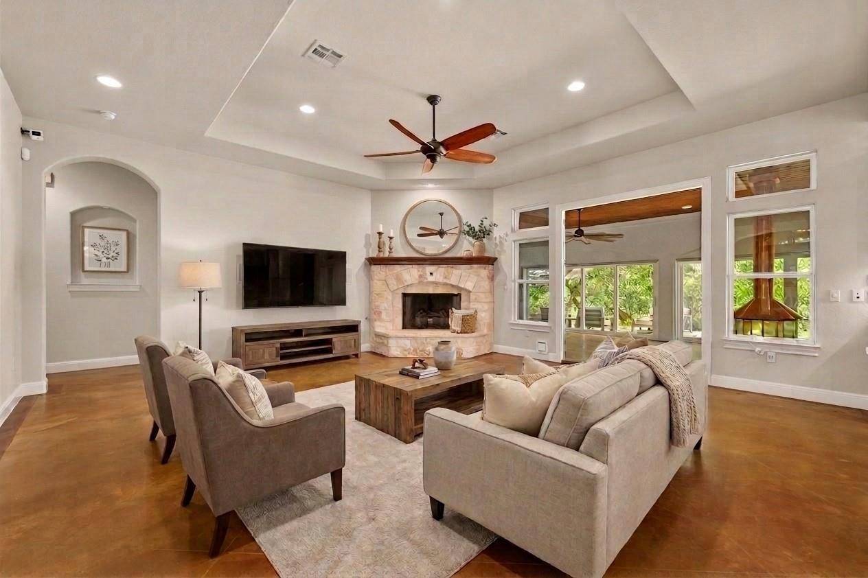 1012 Quail Ridge DR, Dripping Springs, TX 78620