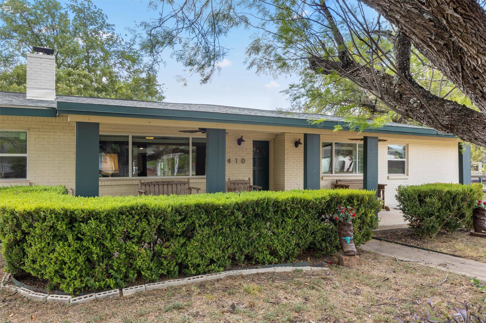 410 N Burnet ST, Manor, TX 78653