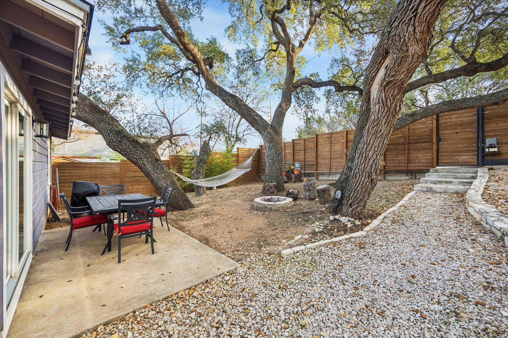 211 Lessin LN #C, Austin, TX 78704