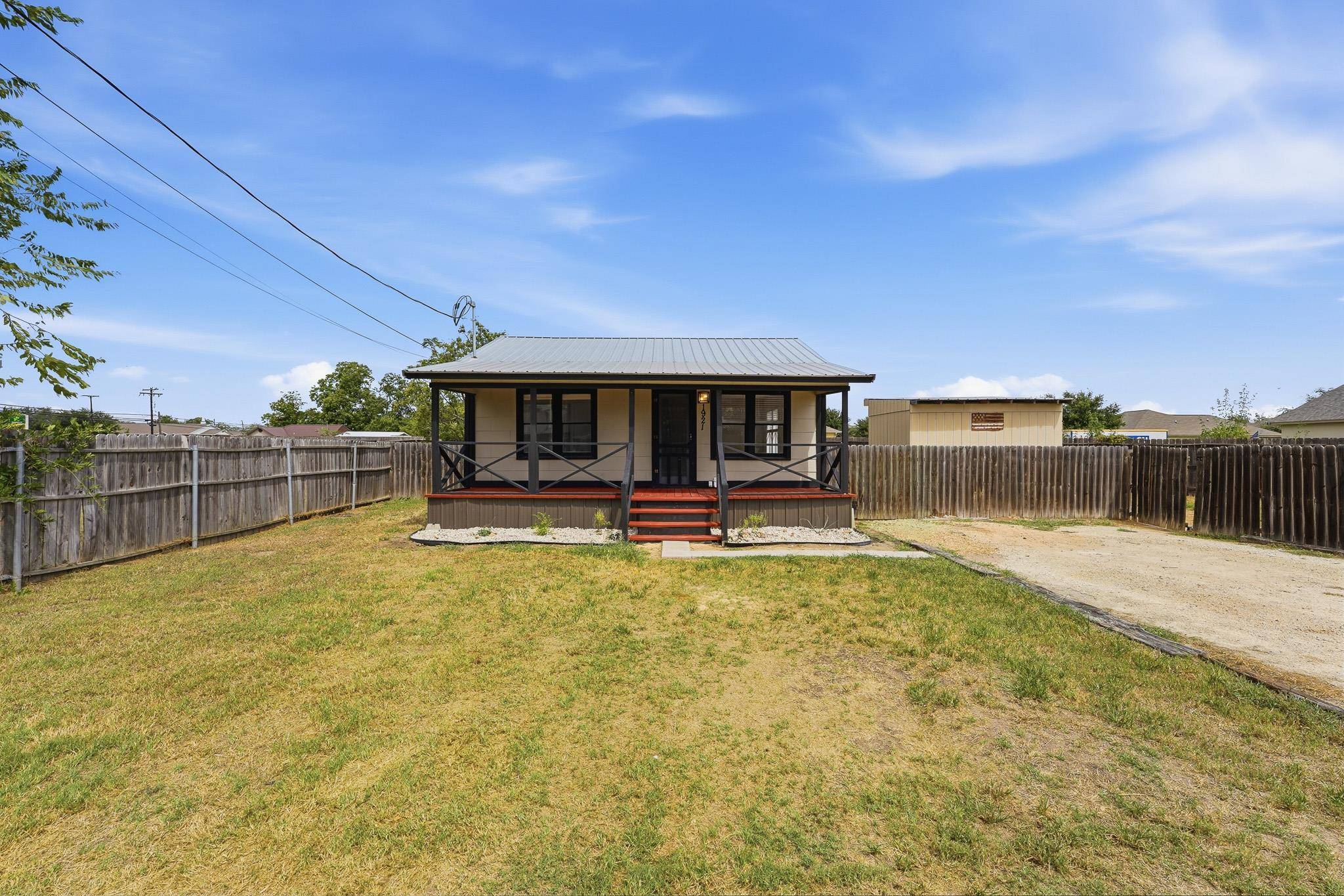 1921 Dreyer LN, Gonzales, TX 78629