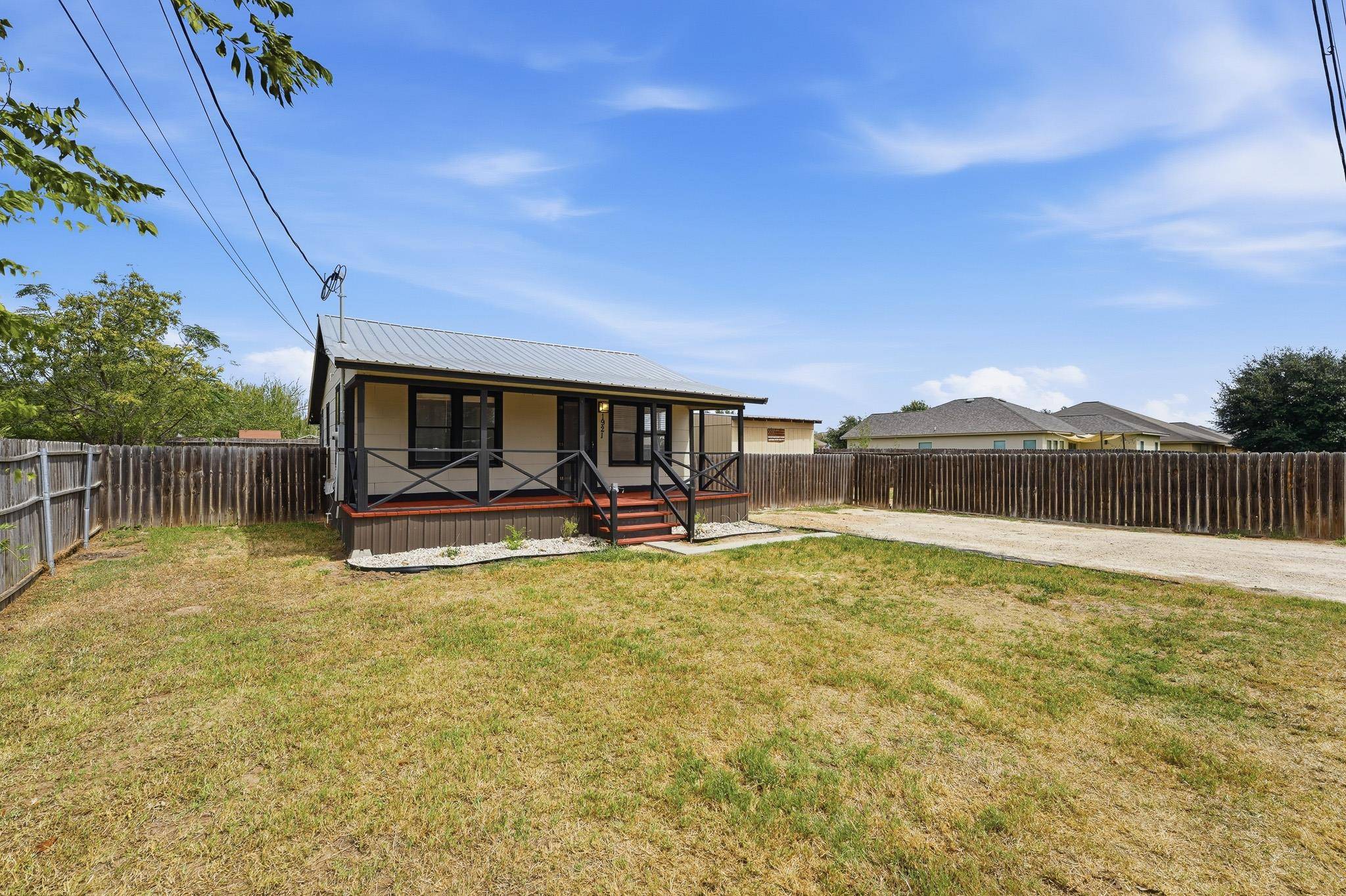 1921 Dreyer LN, Gonzales, TX 78629