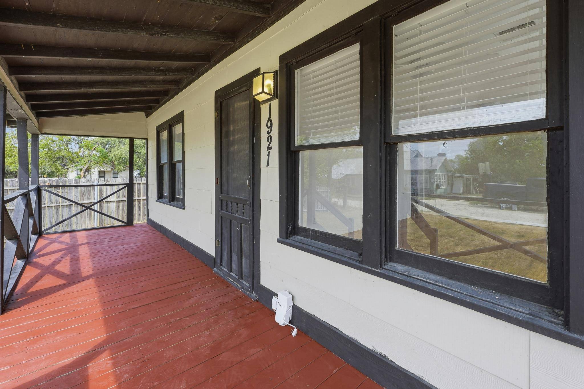 1921 Dreyer LN, Gonzales, TX 78629