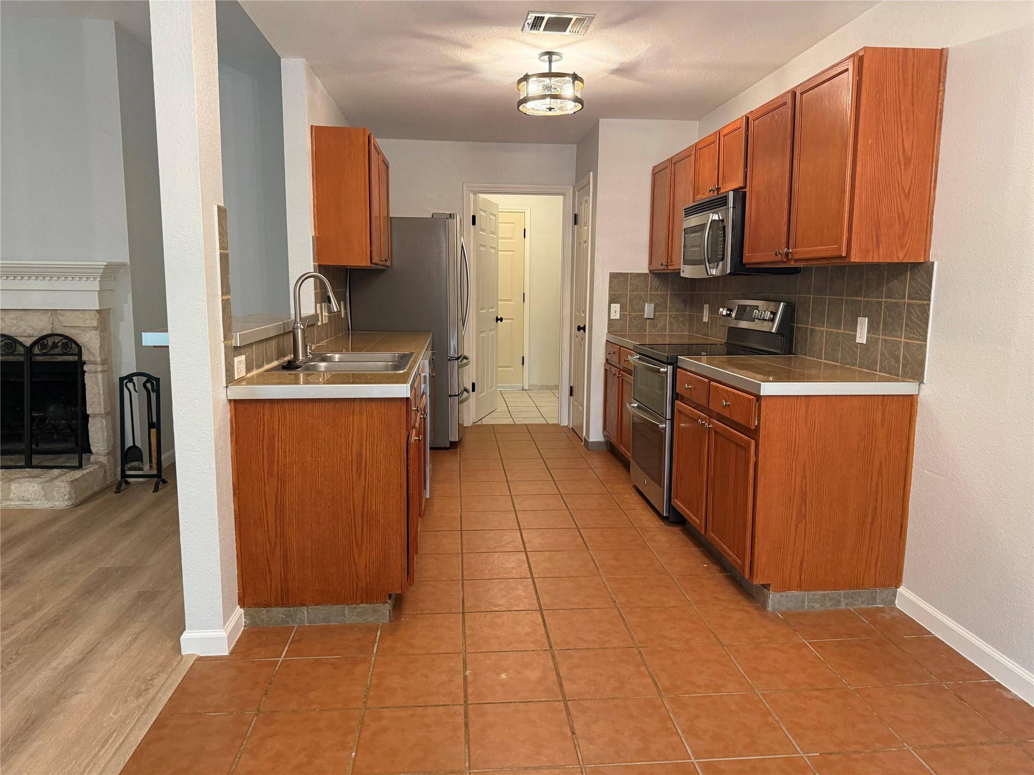 2125 Kaiser DR, Austin, TX 78748