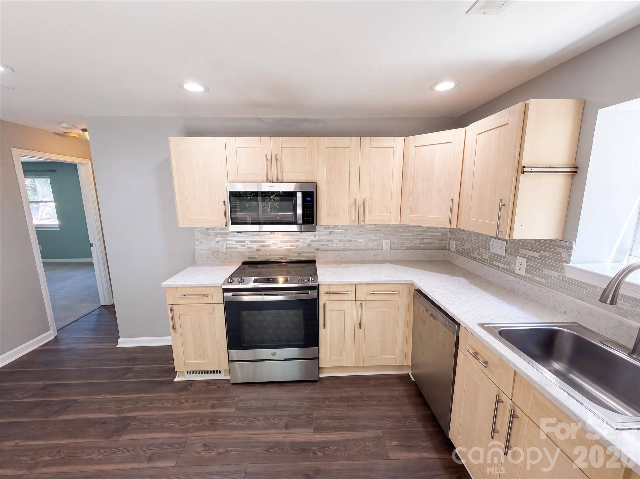 1322 Carolyn DR, Charlotte, NC 28205