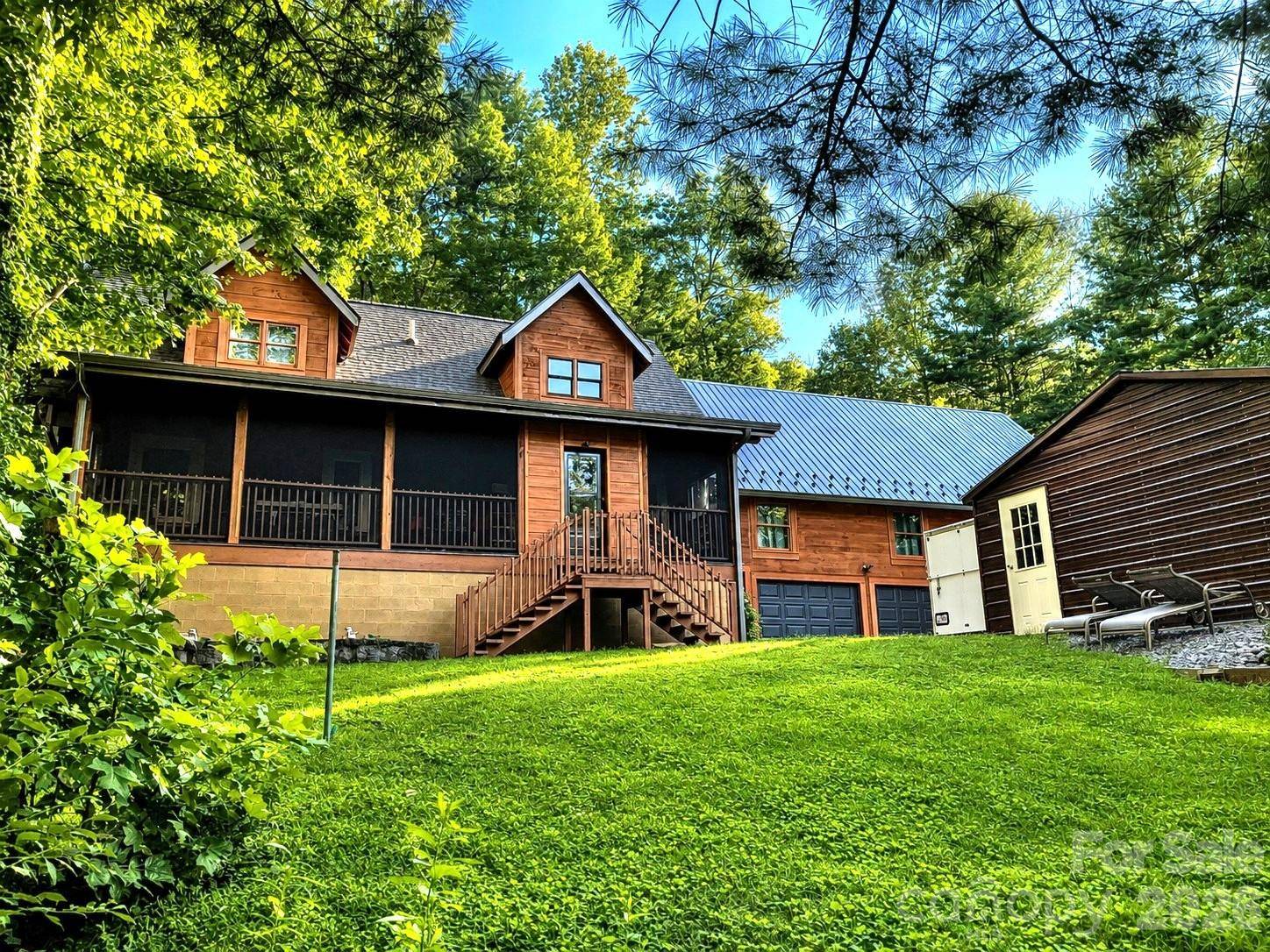 153 Montgomery Place LN, Zirconia, NC 28790