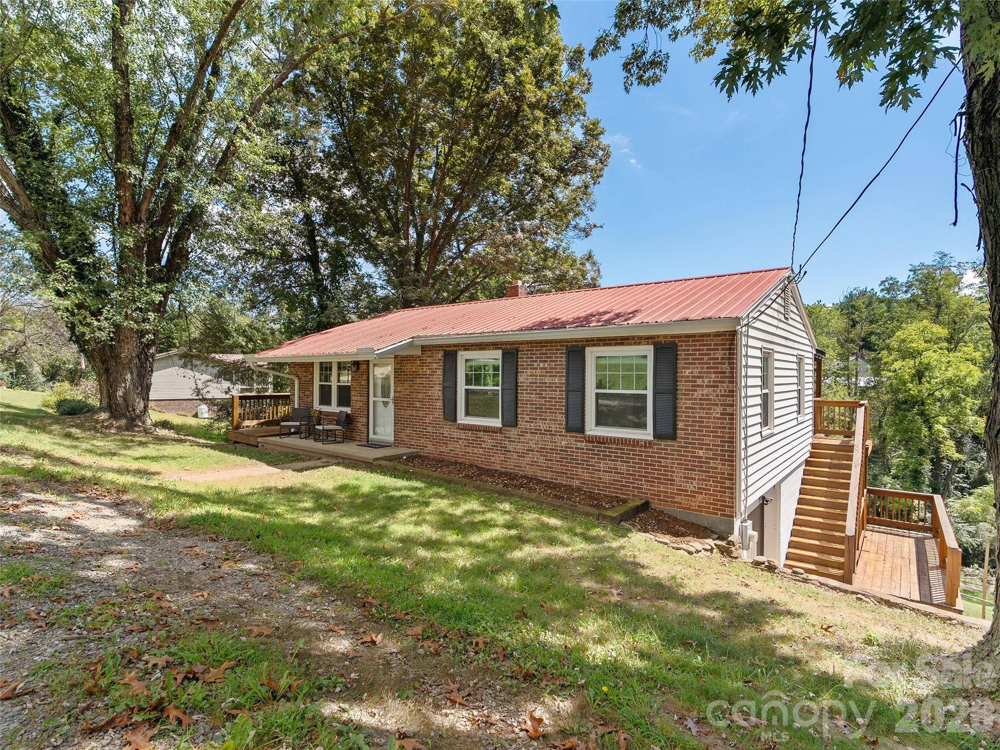 483 Thompson ST, Canton, NC 28716