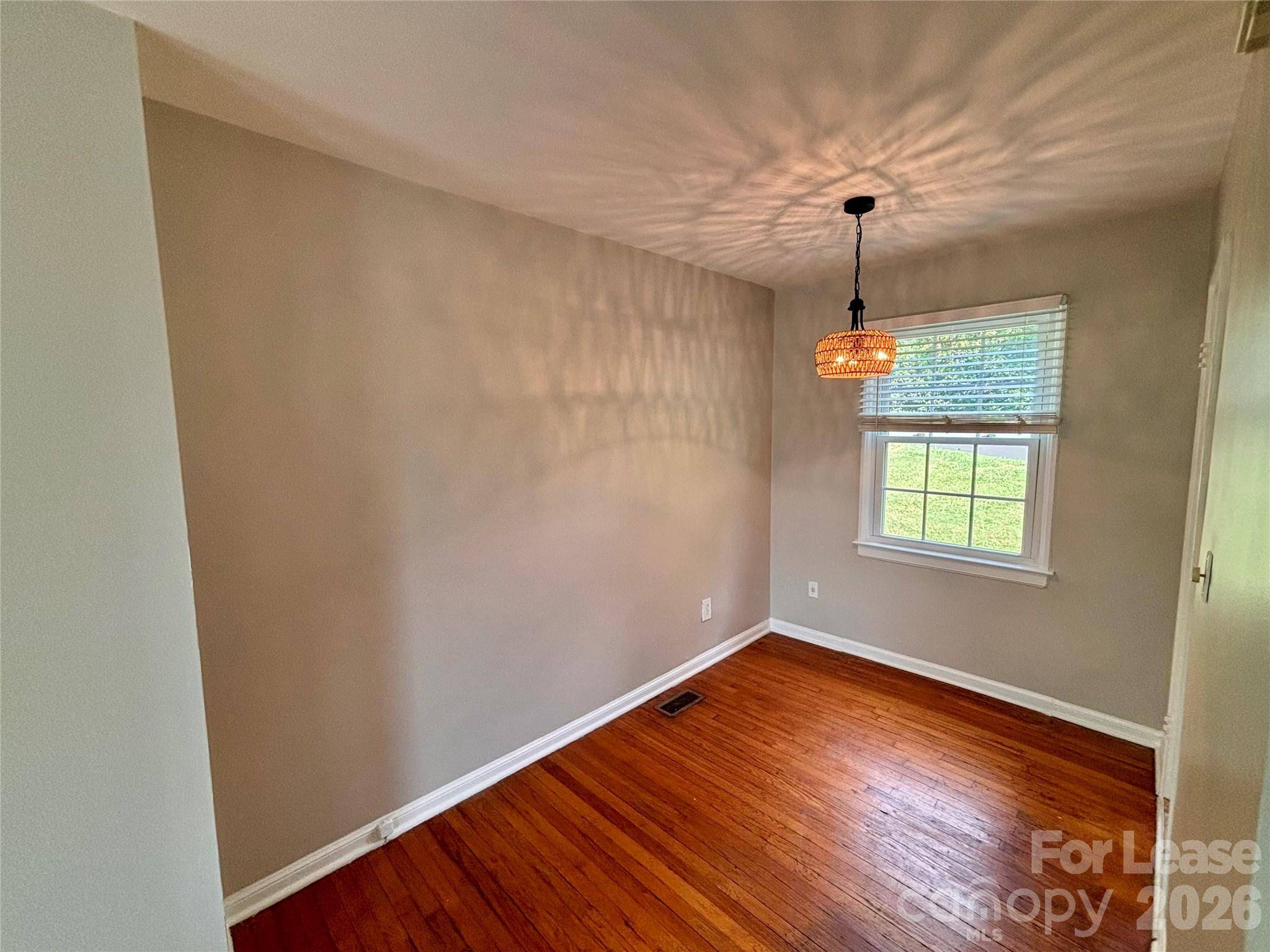 547 Wakefield DR, Charlotte, NC 28209
