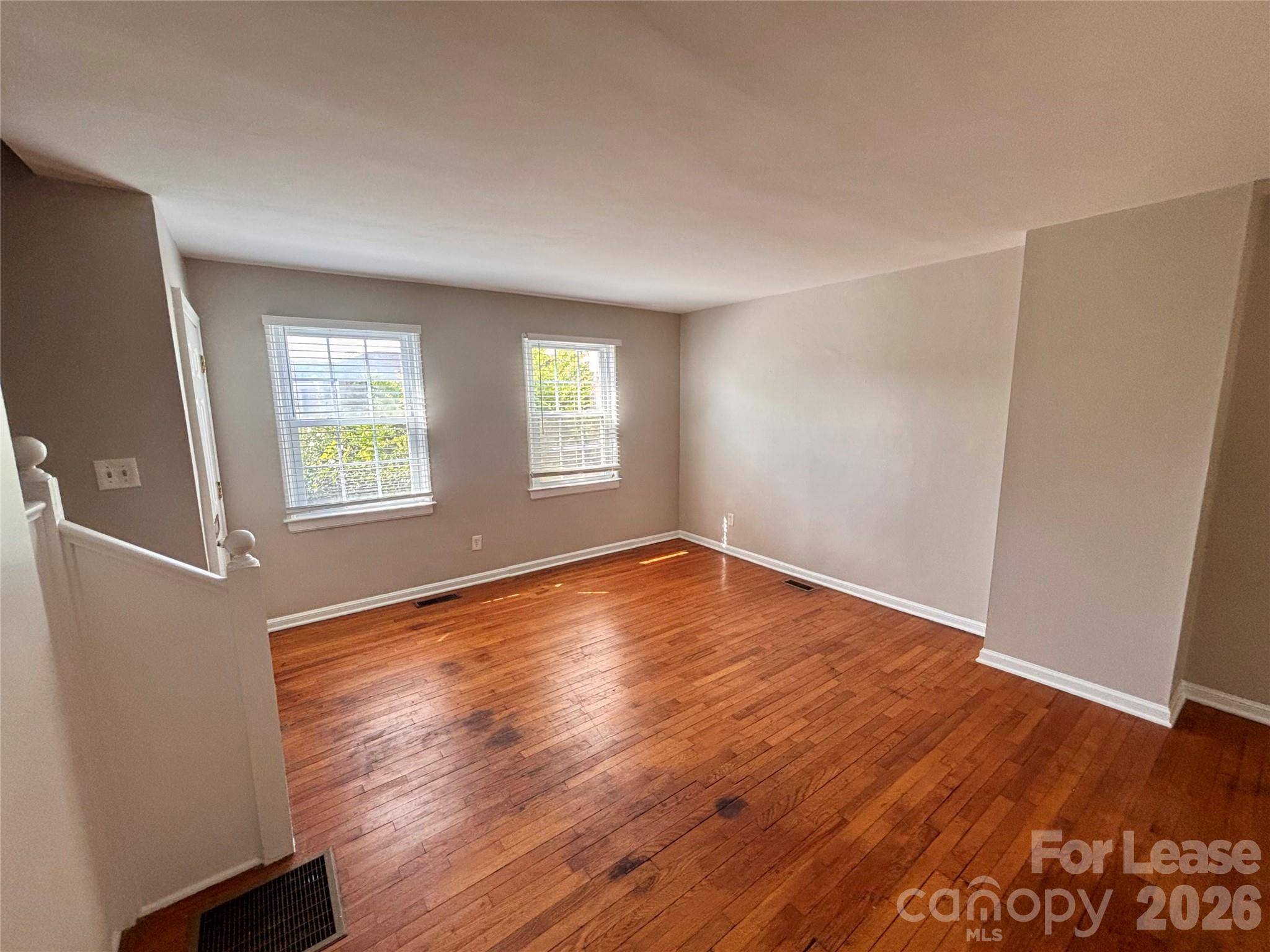 547 Wakefield DR, Charlotte, NC 28209