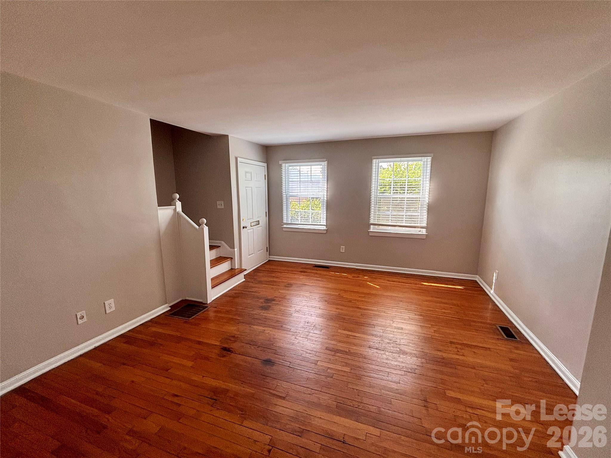 547 Wakefield DR, Charlotte, NC 28209