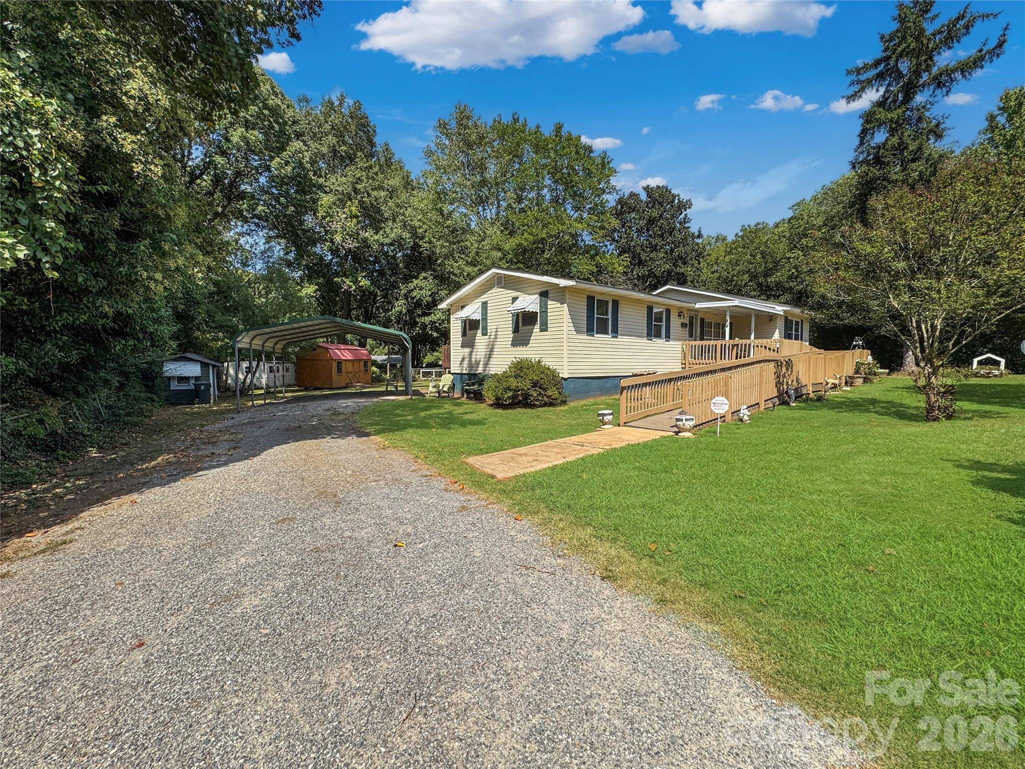 5 Love ST, Lowell, NC 28098