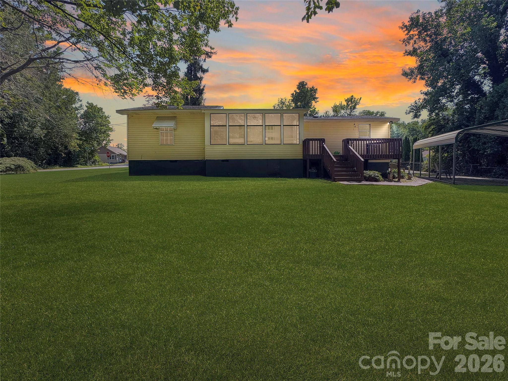 5 Love ST, Lowell, NC 28098