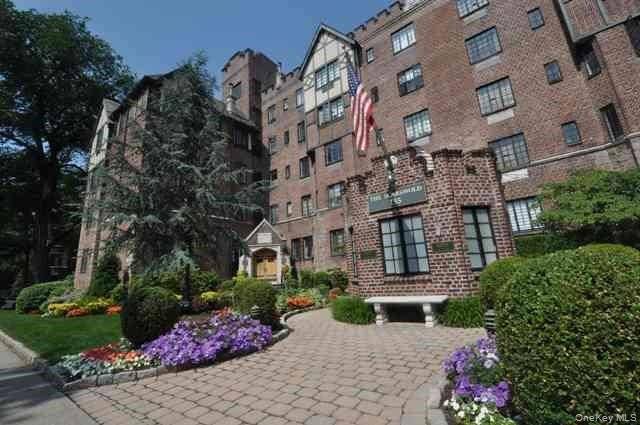 155 Garth RD #3D, Scarsdale, NY 10583
