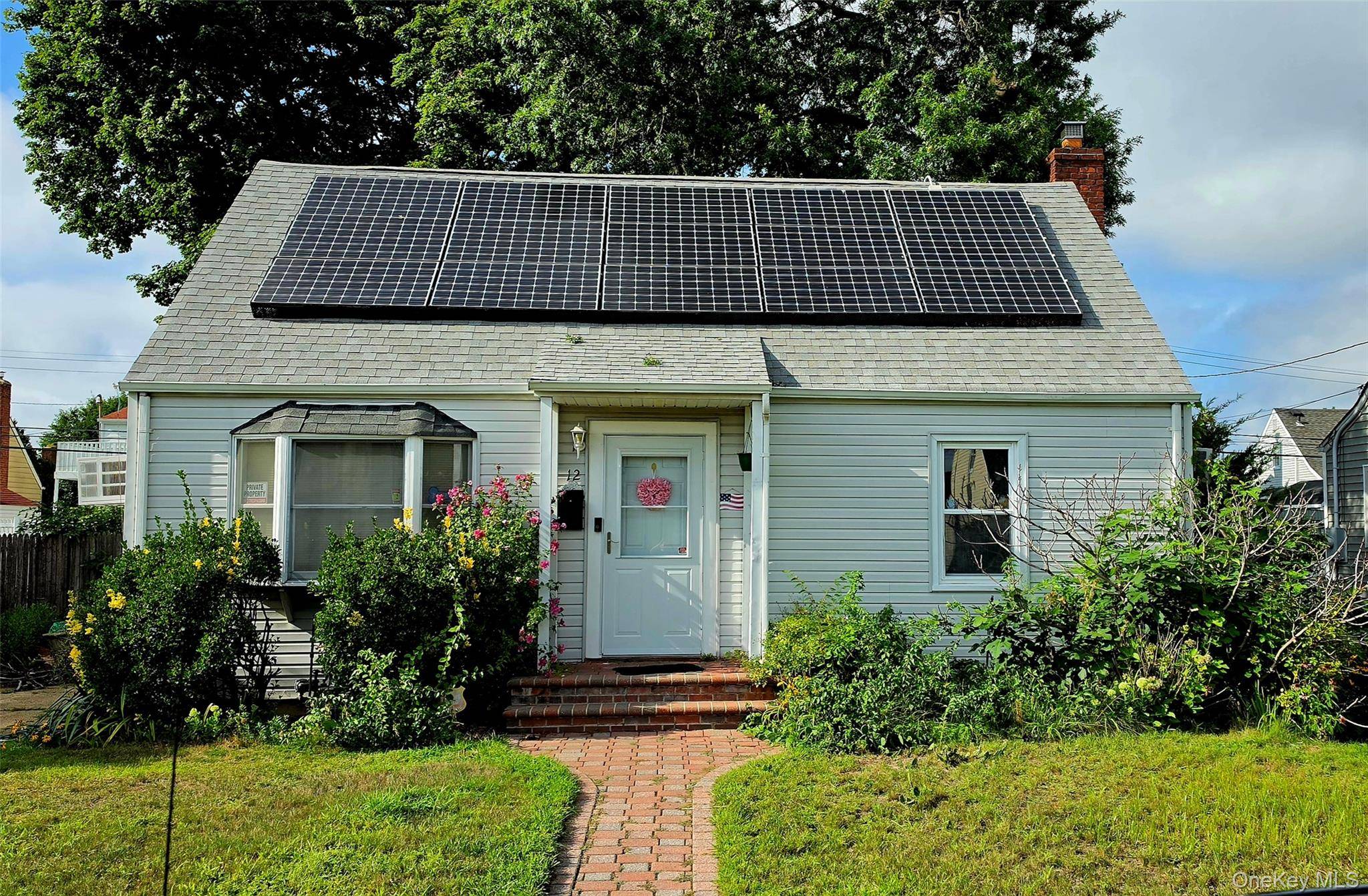 12 Robert ST, Hicksville, NY 11801