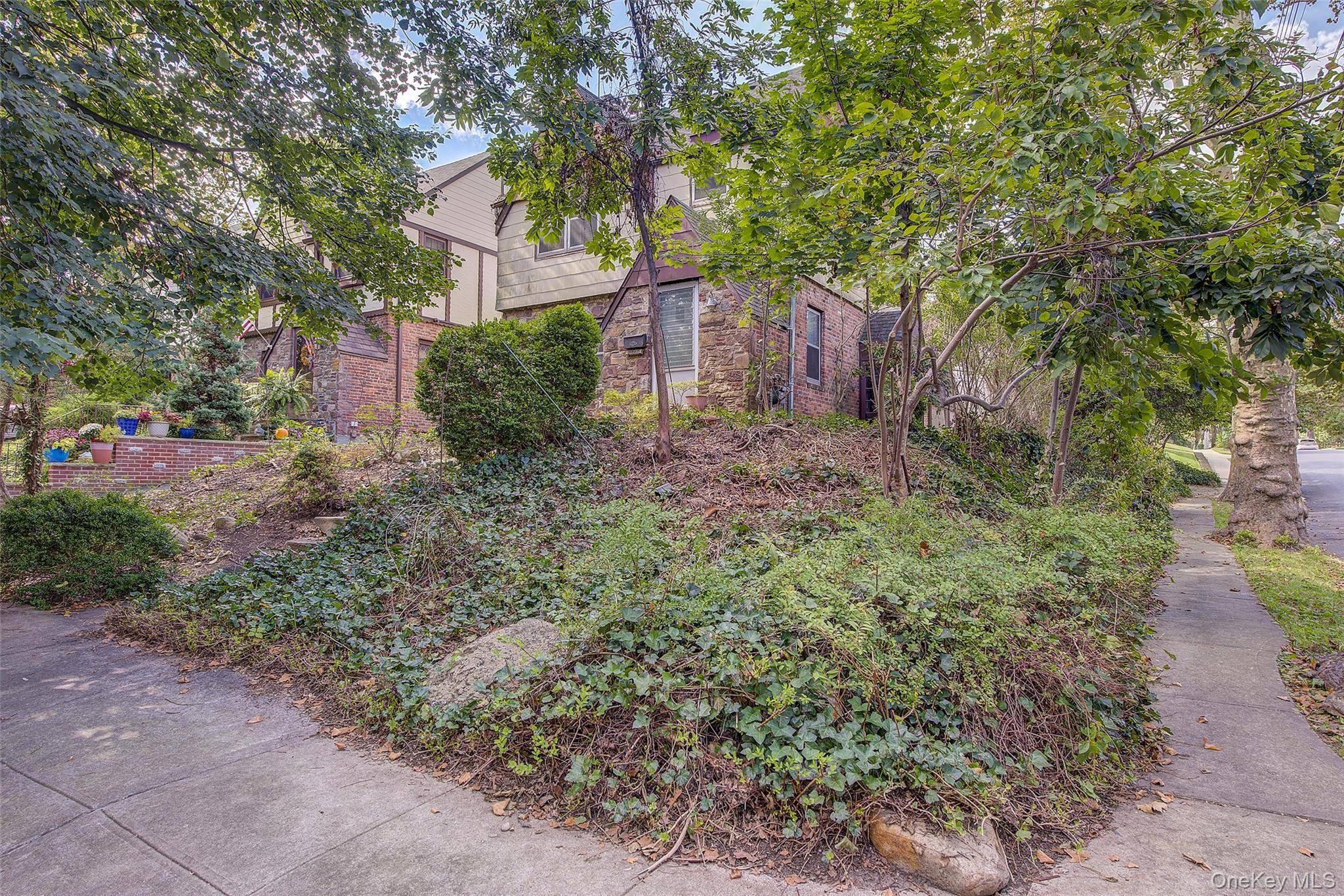 50-02 245th ST, Douglaston, NY 11362