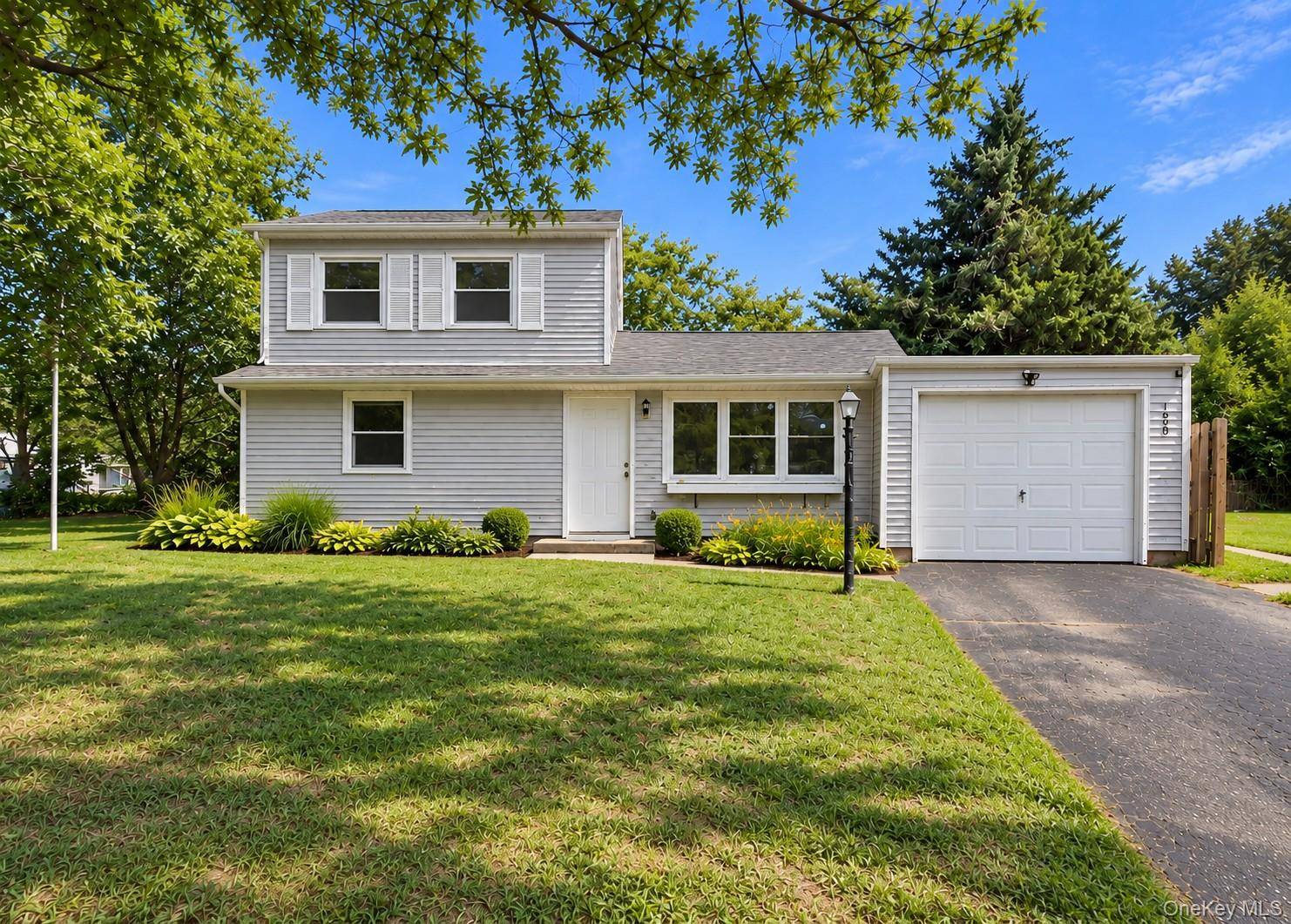 1065 Udall RD, Bay Shore, NY 11706