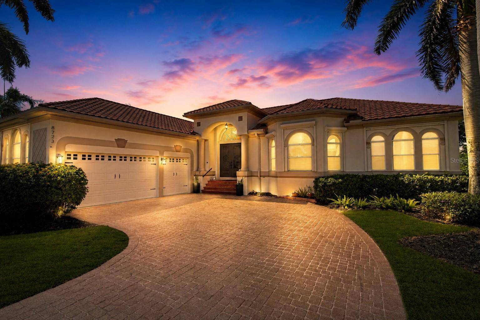 8723 S LAKE CIR, Fort Myers, FL 33908