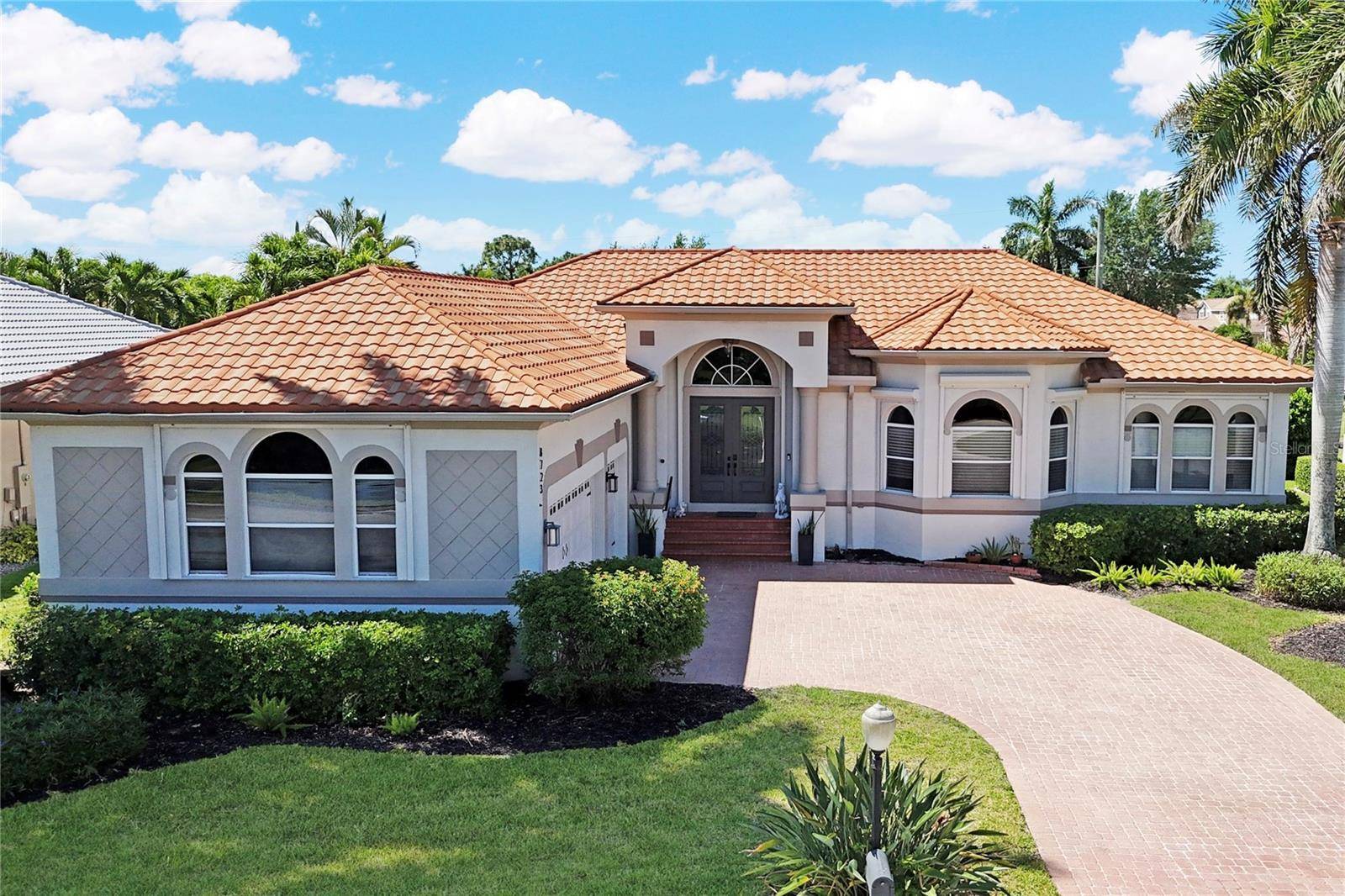 8723 S LAKE CIR, Fort Myers, FL 33908