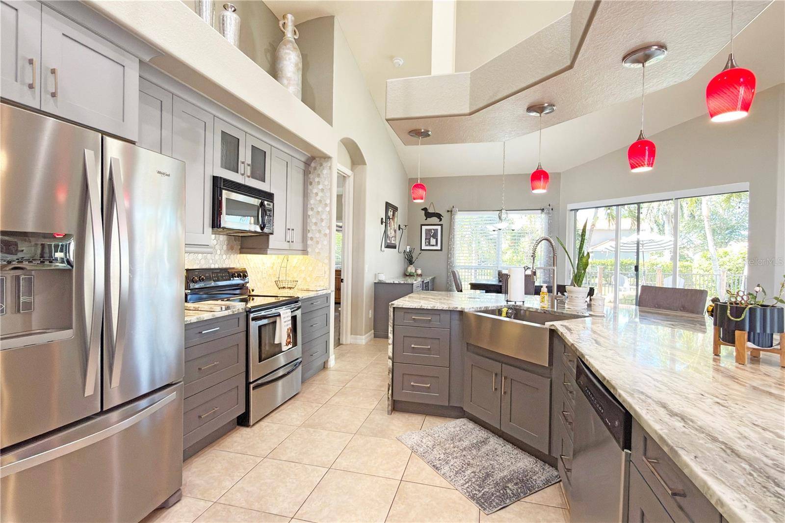 8723 S LAKE CIR, Fort Myers, FL 33908