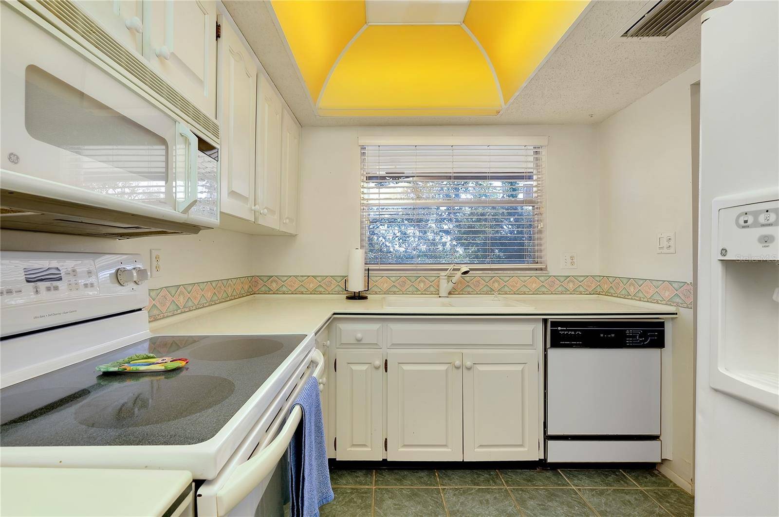 2280 STICKNEY POINT RD #432, Sarasota, FL 34231