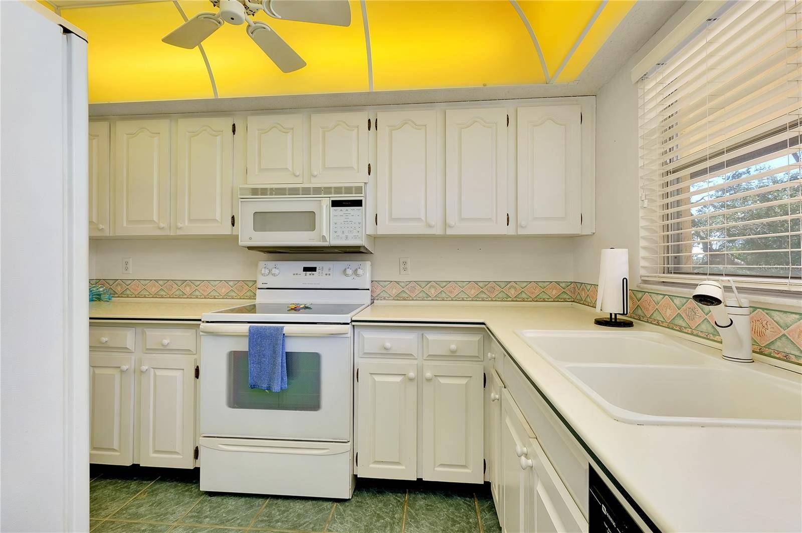 2280 STICKNEY POINT RD #432, Sarasota, FL 34231