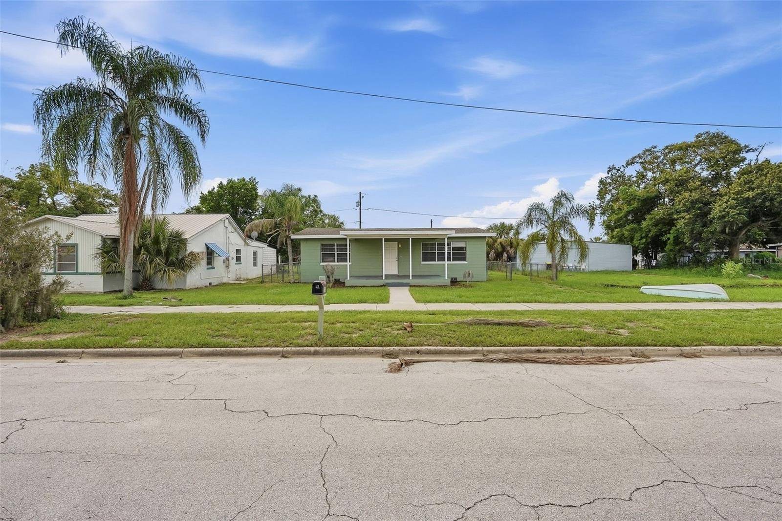210 E MERRILL AVE, Dundee, FL 33838