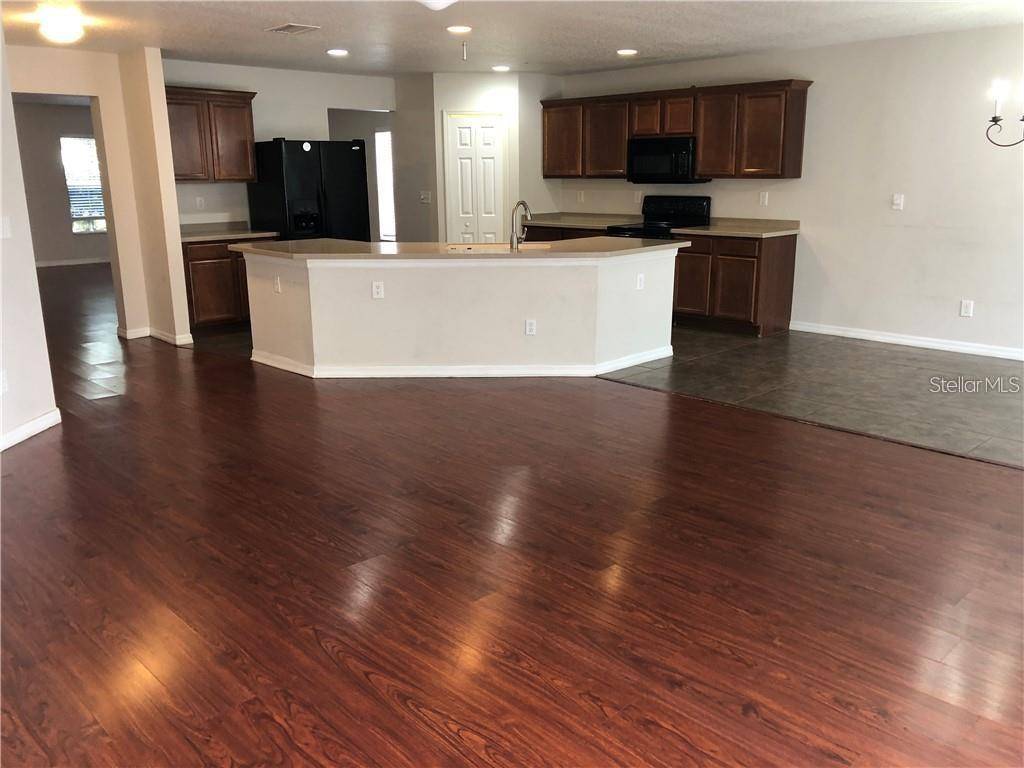 5116 CELLO WOOD LN, Wesley Chapel, FL 33543