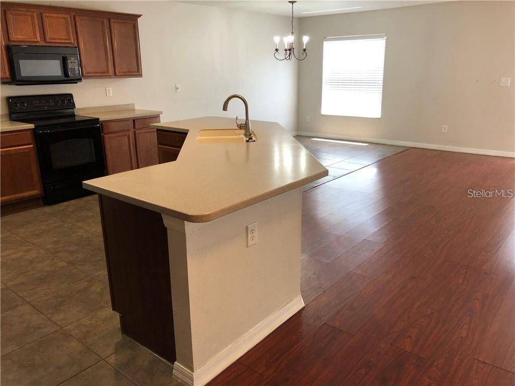 5116 CELLO WOOD LN, Wesley Chapel, FL 33543