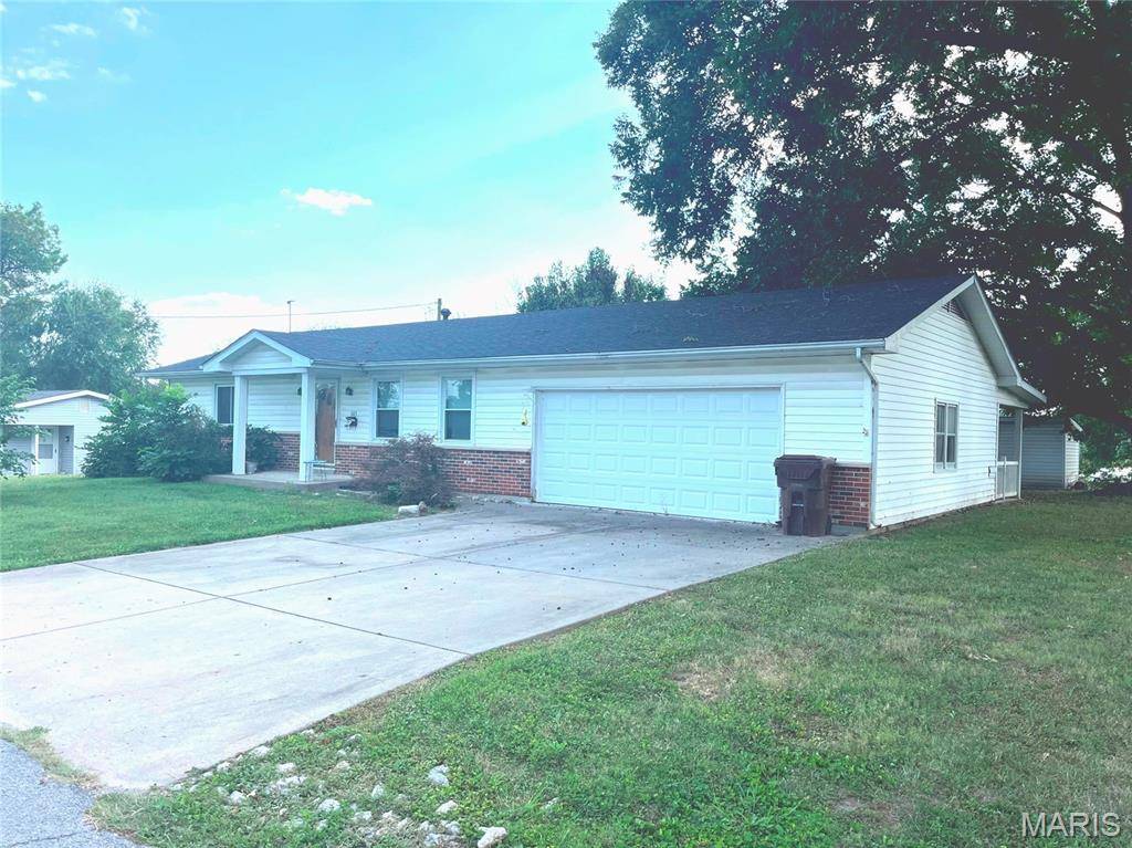 105 S Sanderson AVE, Elsberry, MO 63343