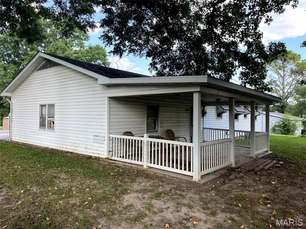 105 S Sanderson AVE, Elsberry, MO 63343