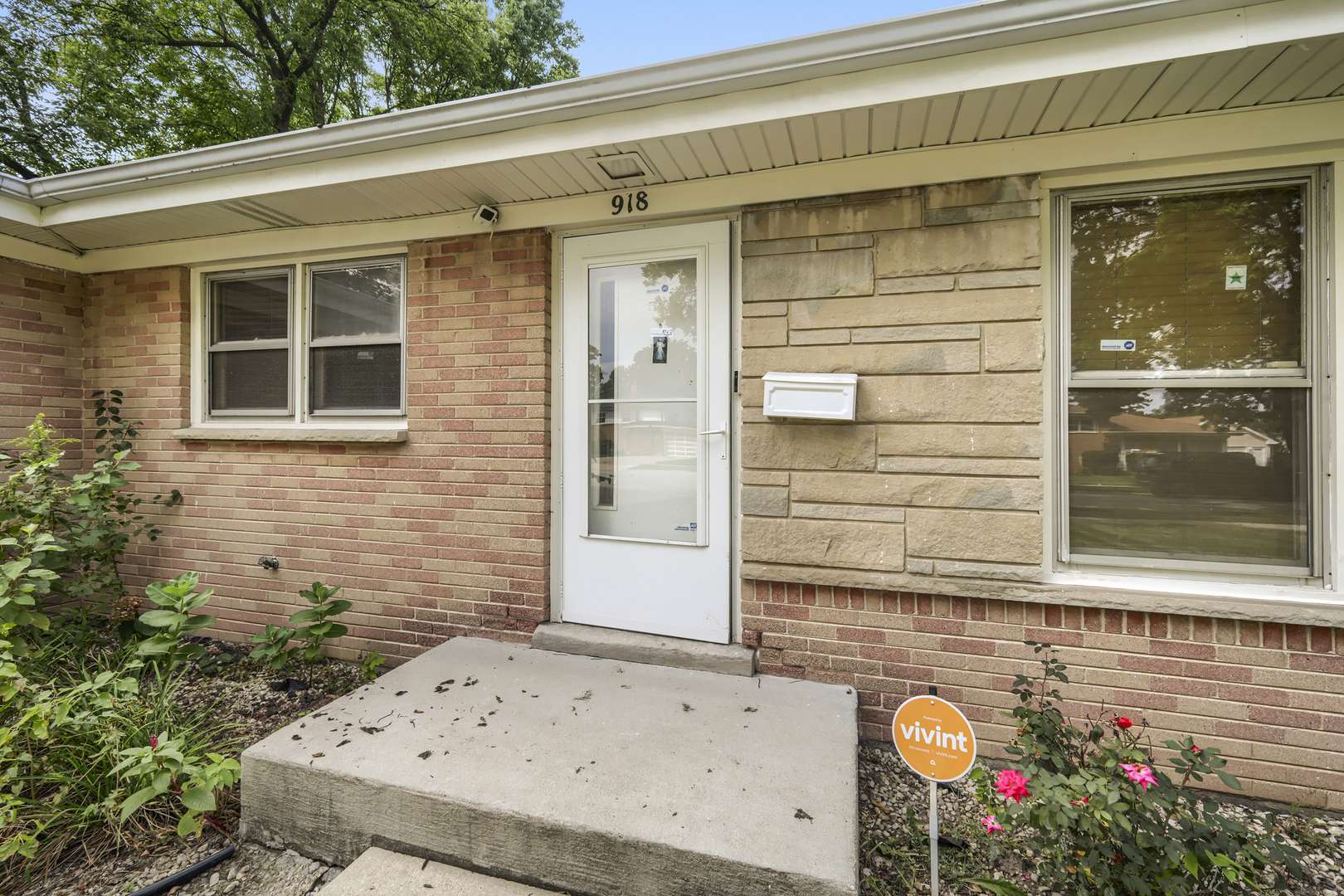 918 S Owen ST, Mount Prospect, IL 60056