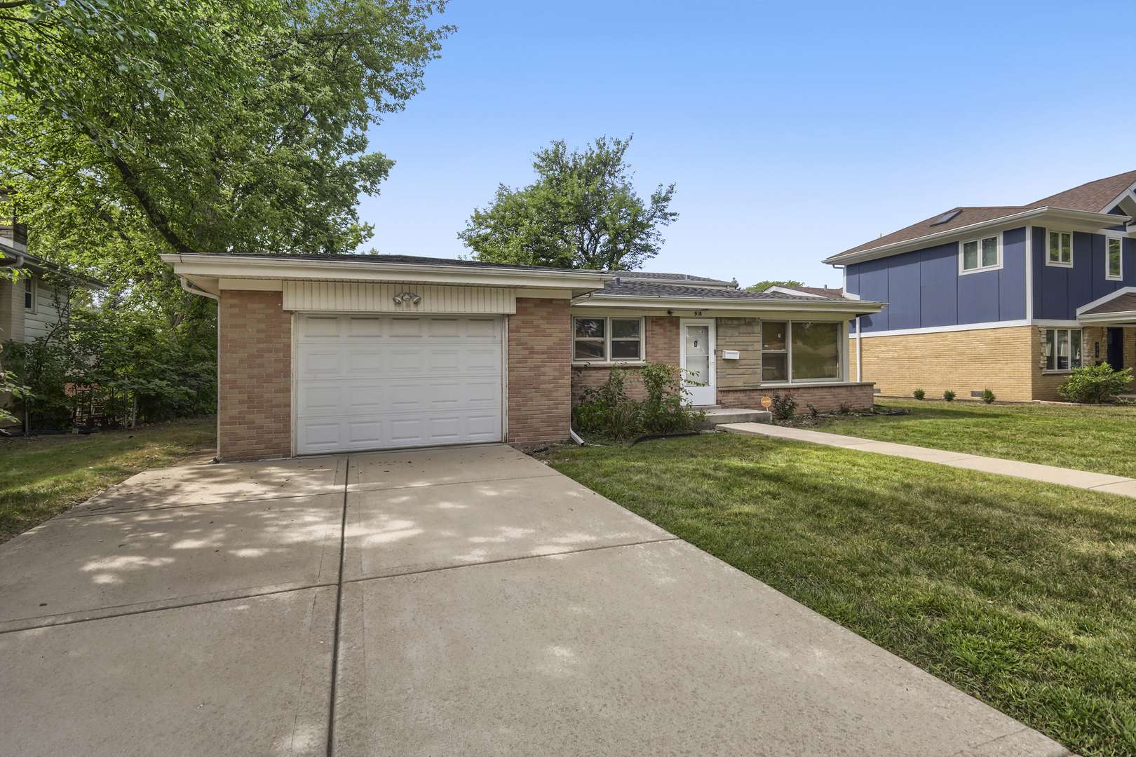 918 S Owen ST, Mount Prospect, IL 60056