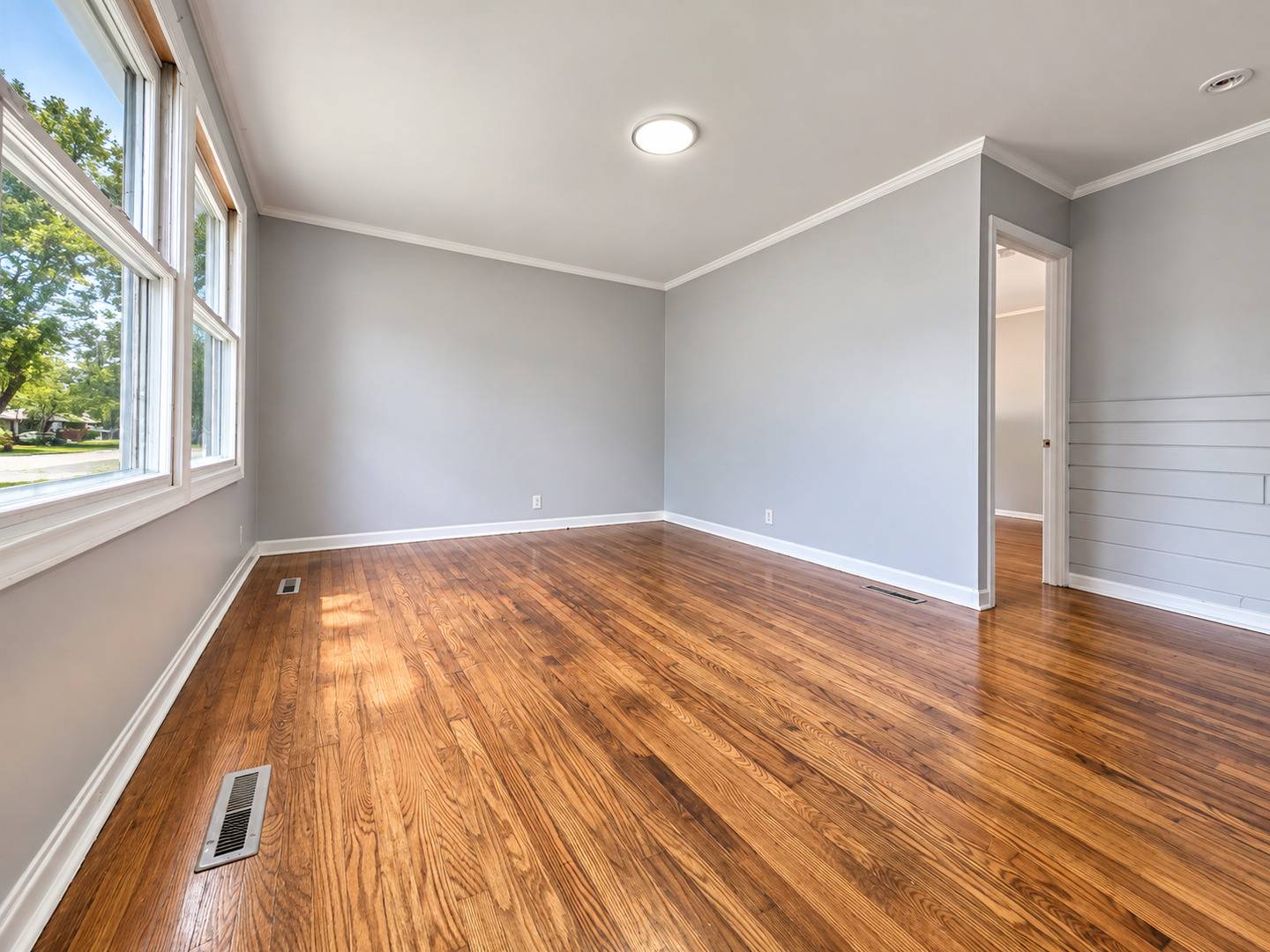 63 Sparrow RD, Carpentersville, IL 60110