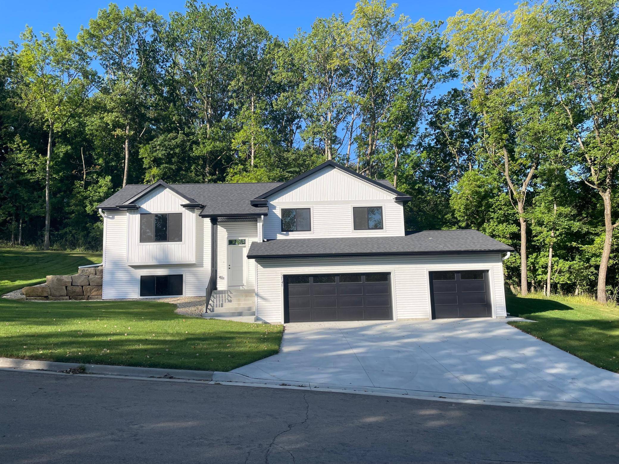 2141 Ponderosa PL SW, Rochester, MN 55902