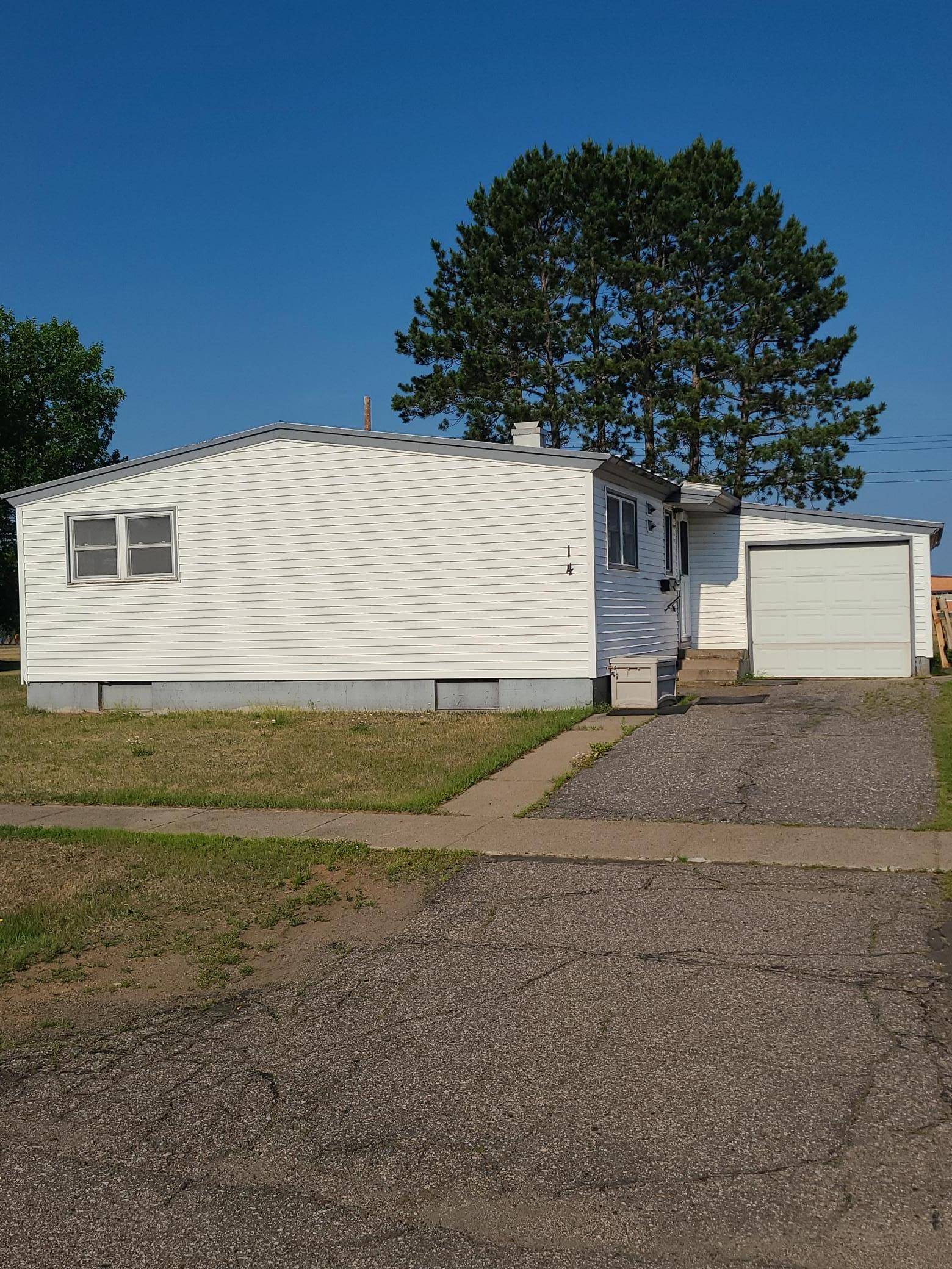 14 Hemlock CIR, Babbitt, MN 55706