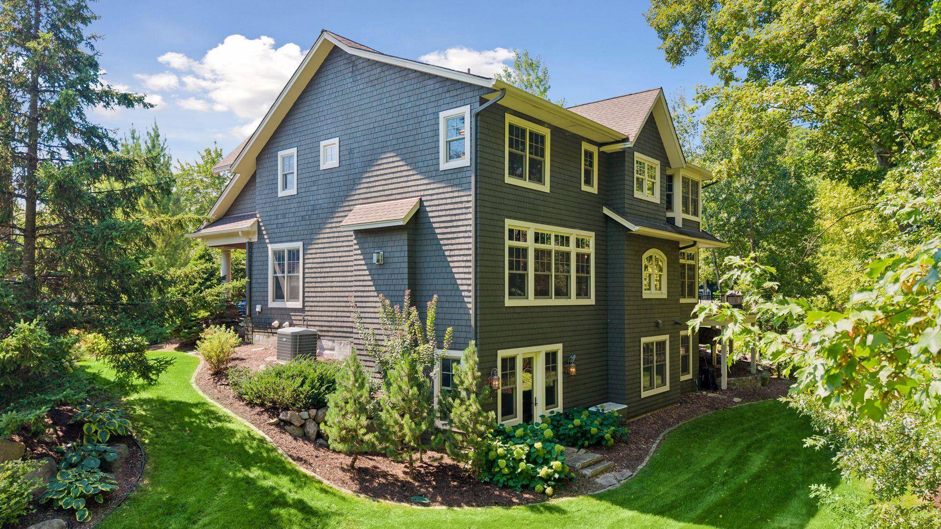 20650 Parkview LN, Excelsior, MN 55331