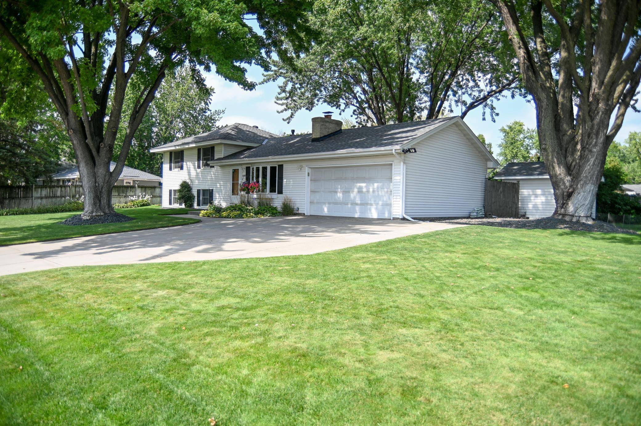 8486 88th ST S, Cottage Grove, MN 55016