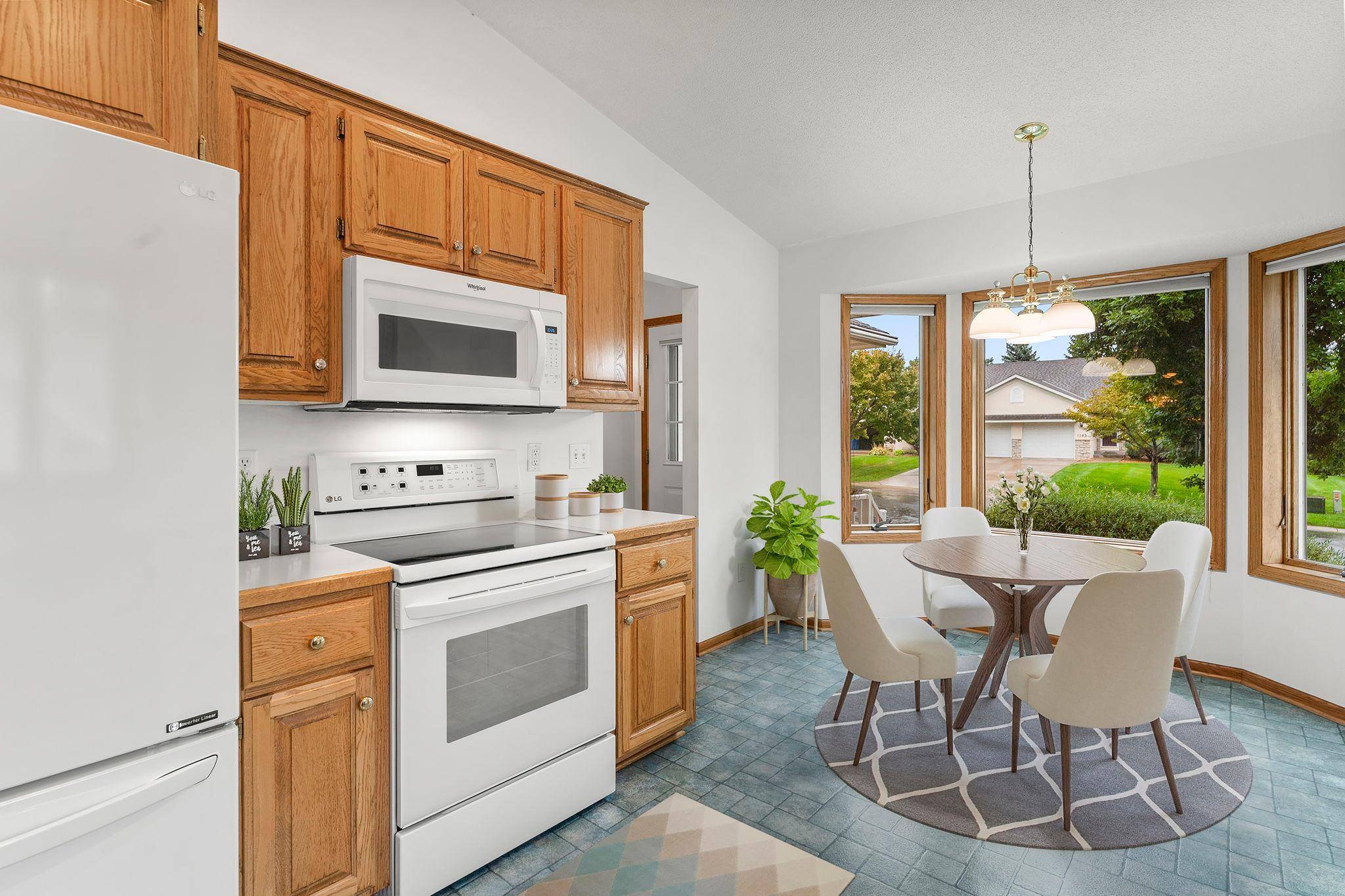 1284 Quincy CIR, Shakopee, MN 55379