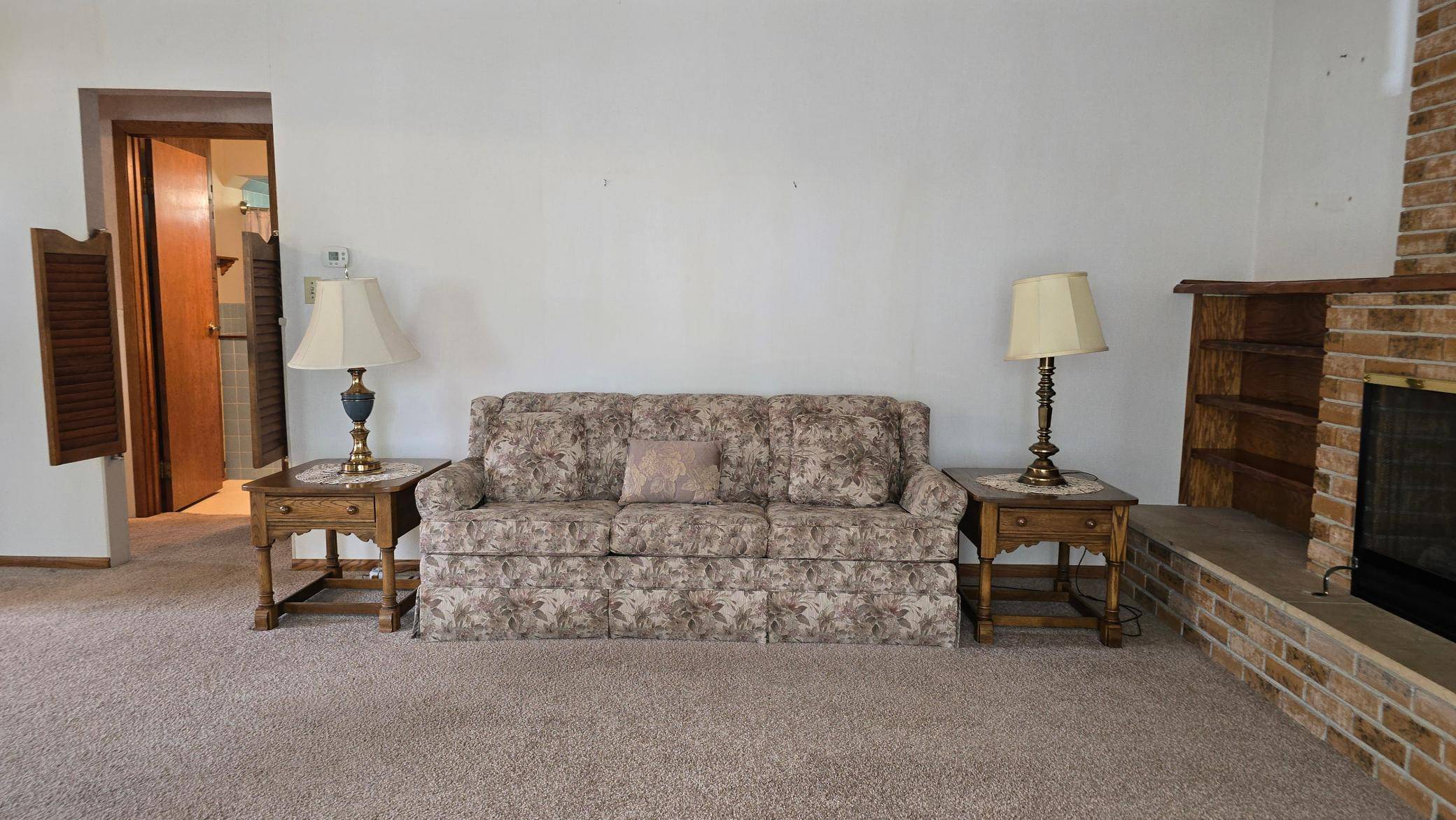 207 E Lyon ST, Marshall, MN 56258