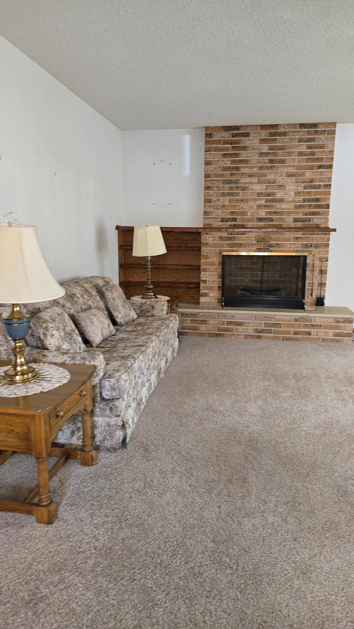 207 E Lyon ST, Marshall, MN 56258