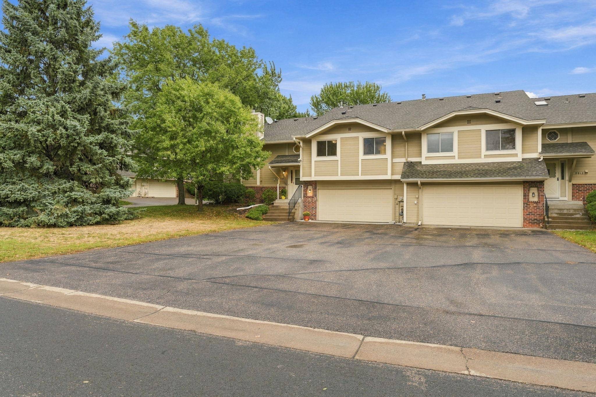 8414 Zinnia LN N, Maple Grove, MN 55369