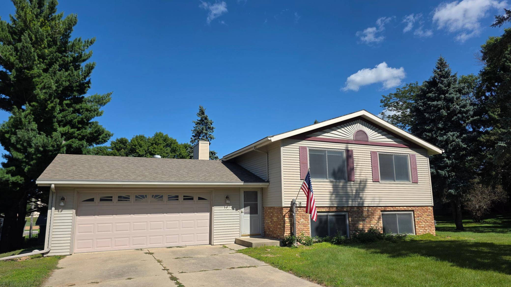 1727 30th ST NW, Rochester, MN 55901