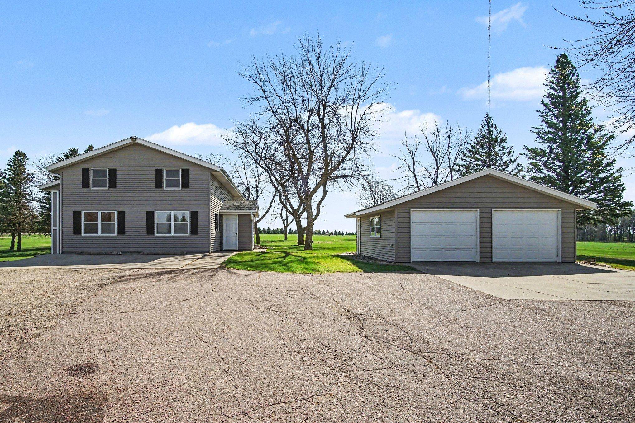 1140 150th AVE, Luverne, MN 56156