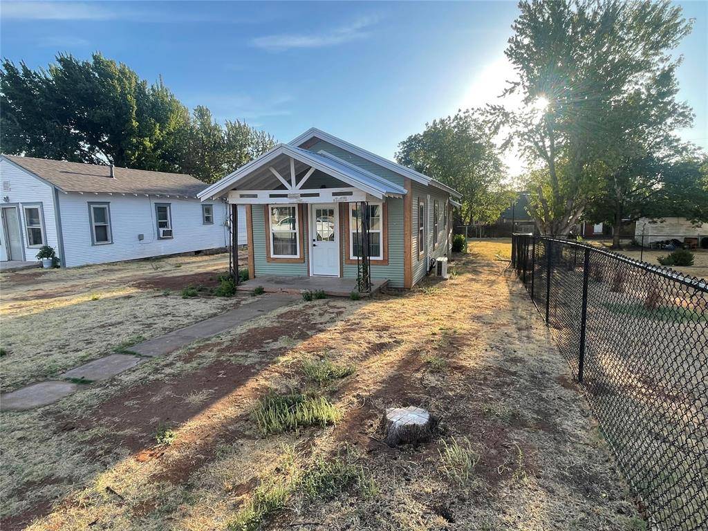 311 S 11th ST, Clinton, OK 73601
