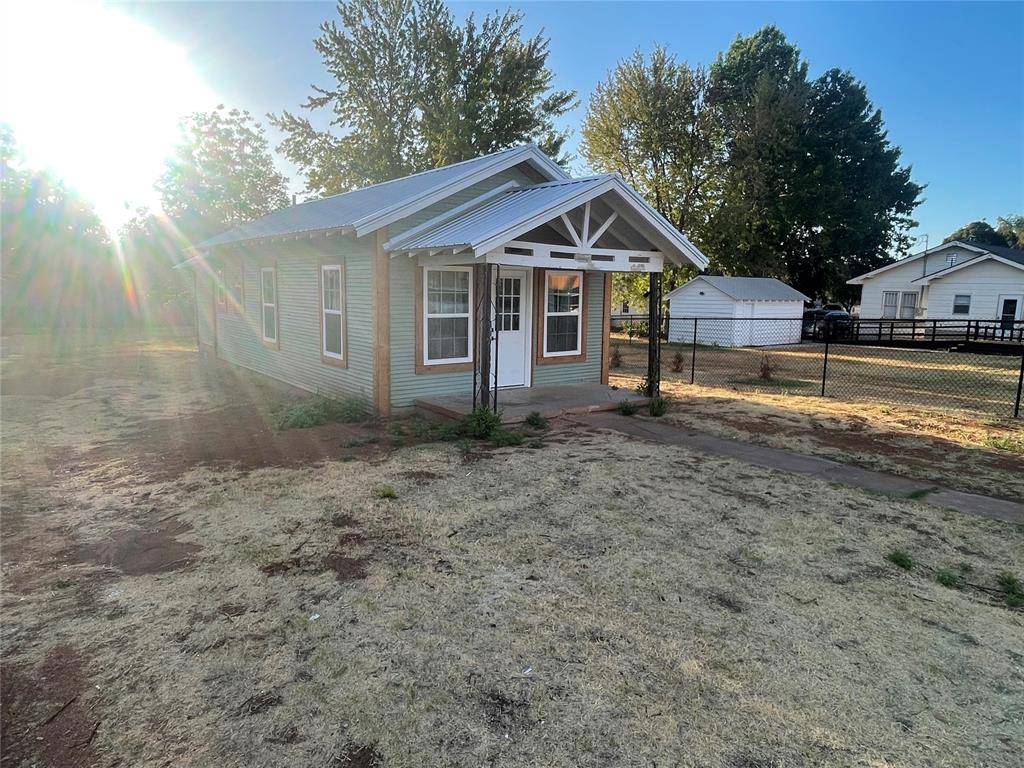 311 S 11th ST, Clinton, OK 73601