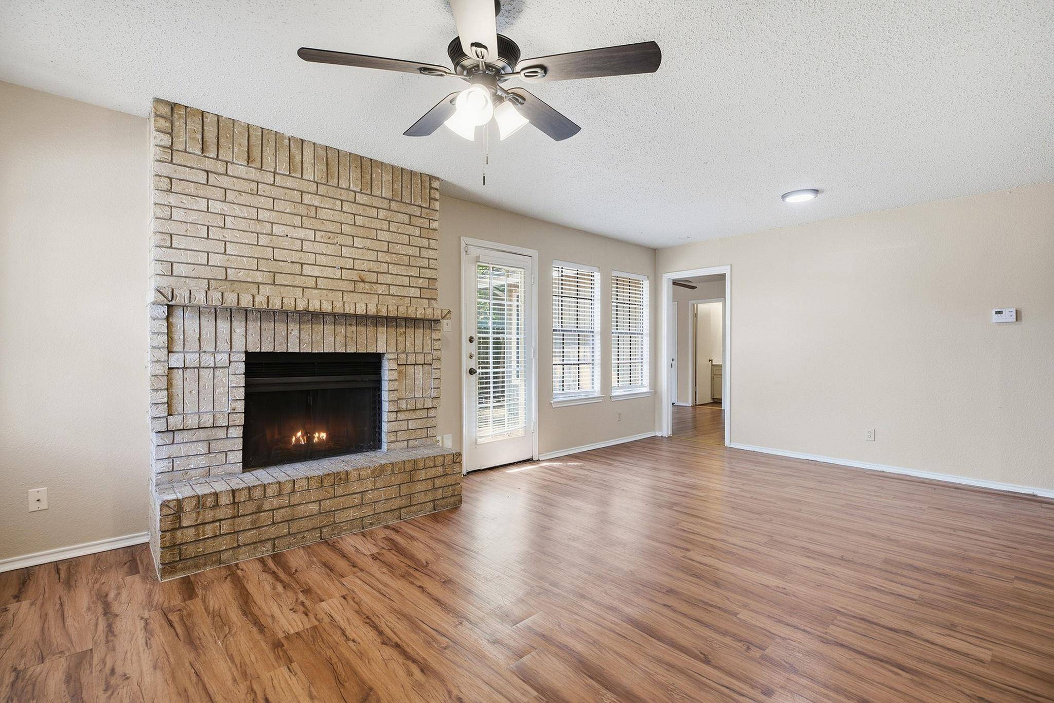 904/906 HYRIDGE ST, Round Rock, TX 78664