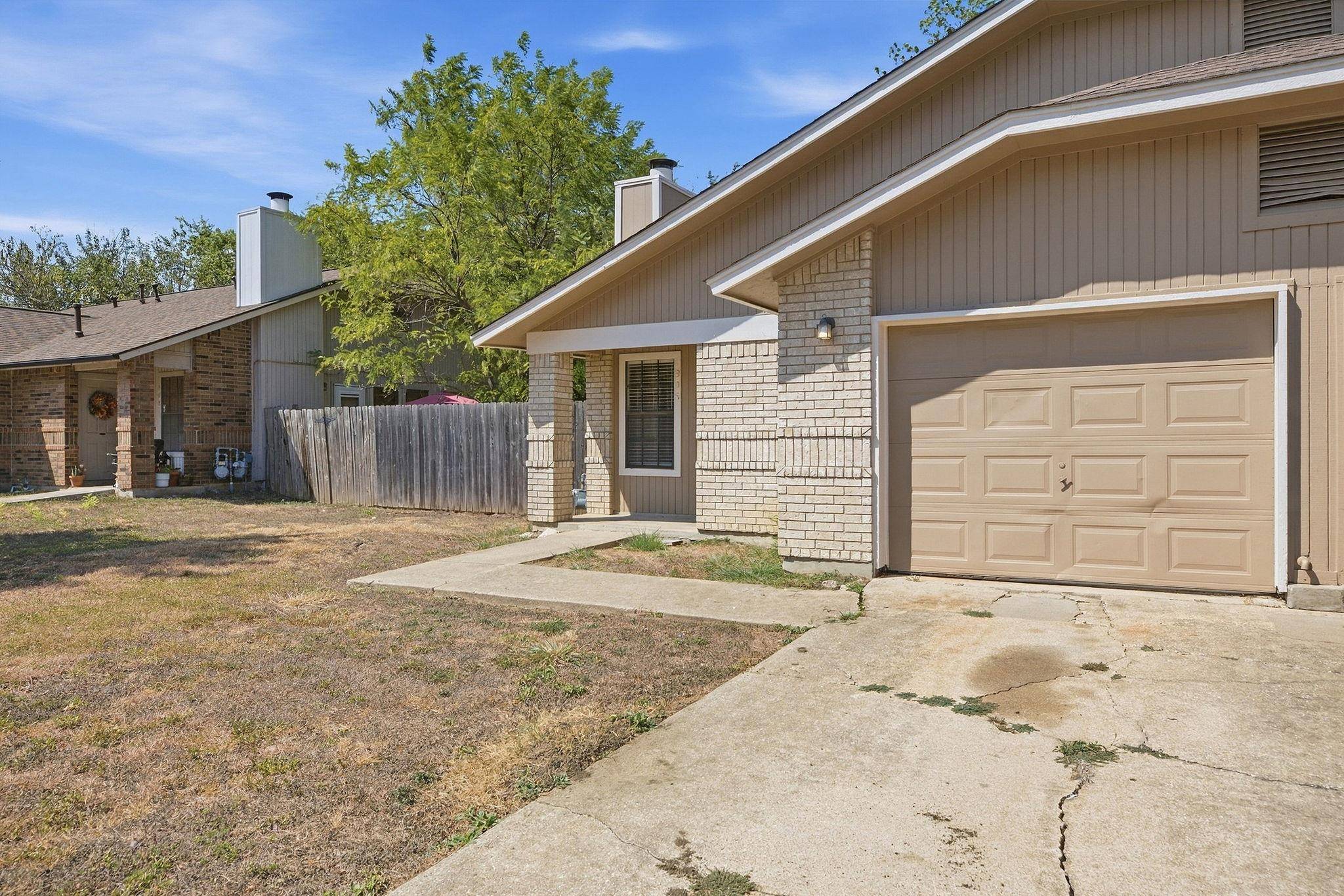 904/906 HYRIDGE ST, Round Rock, TX 78664