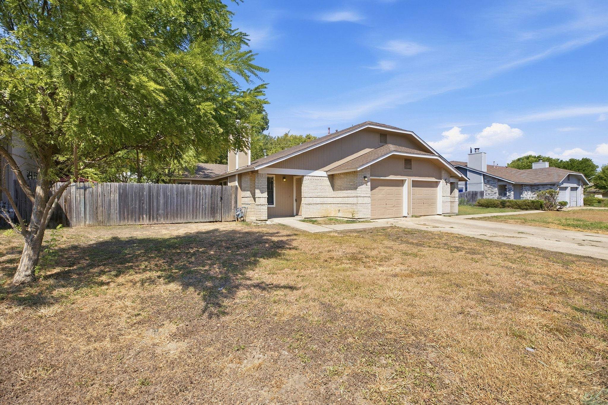 904/906 HYRIDGE ST, Round Rock, TX 78664