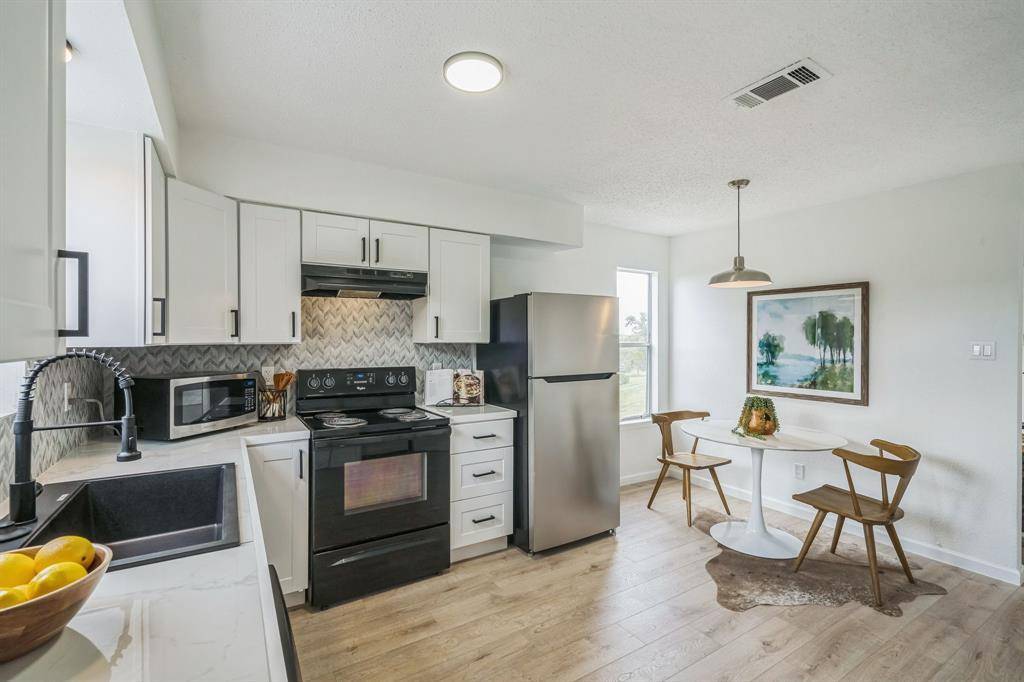 6914 Rifle BND #A, Austin, TX 78736