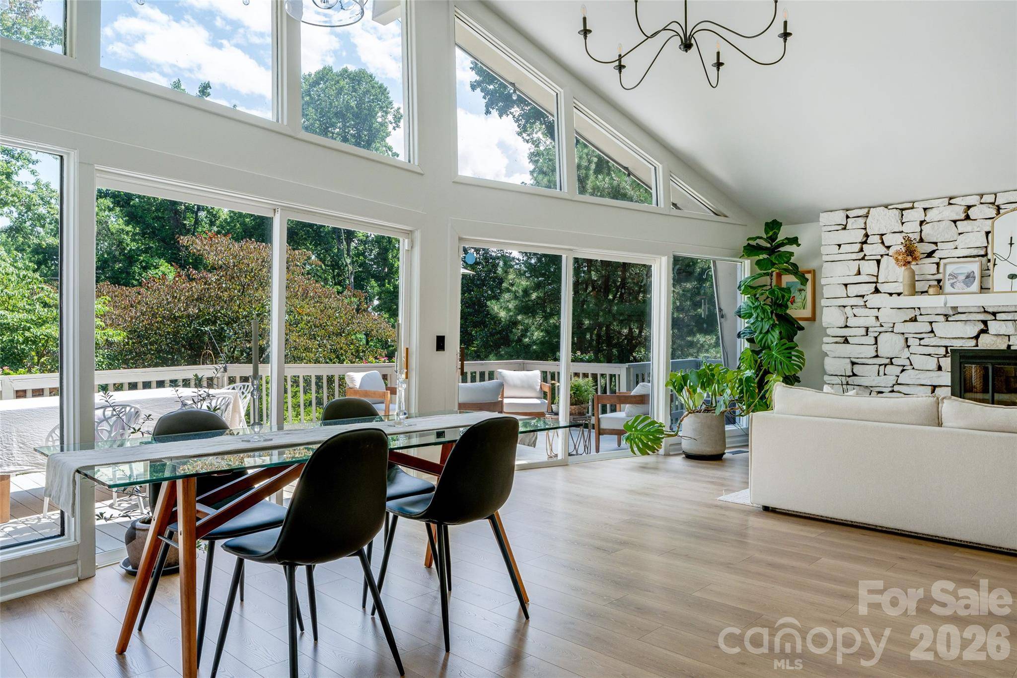 336 Sky Lake DR, Hendersonville, NC 28739