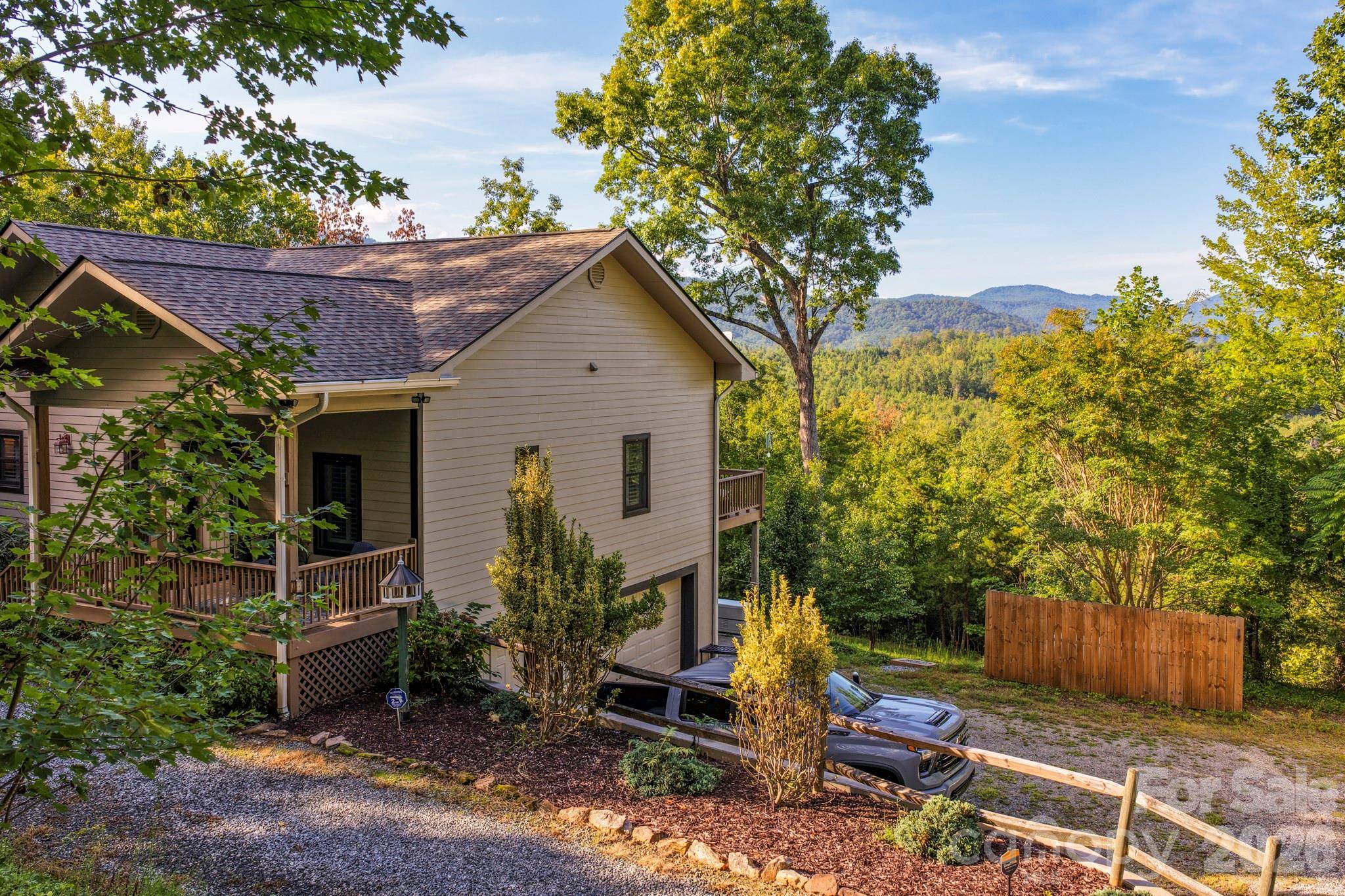 190 Tanglewood TRL, Lake Lure, NC 28746